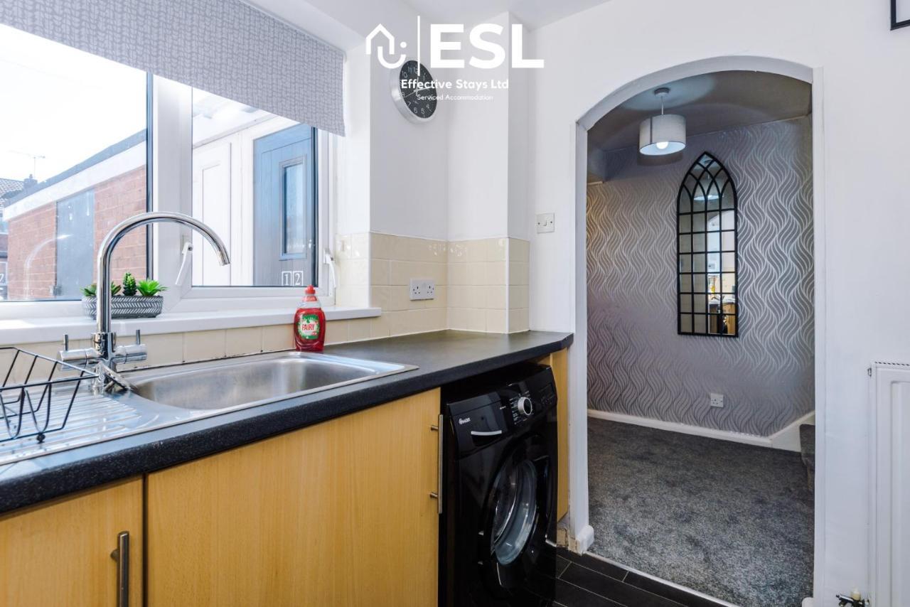 3 Bedroom House With Garden And Driveway Parking - Less Than 10 Mins From Chester City Centre Exterior foto